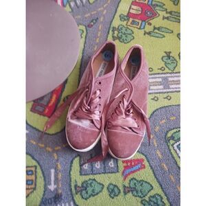 Steve madden velvet pink lace up sneaker